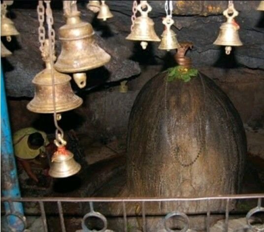 gupteshwar shivling in cave